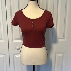 Maroon button up crop top size XS